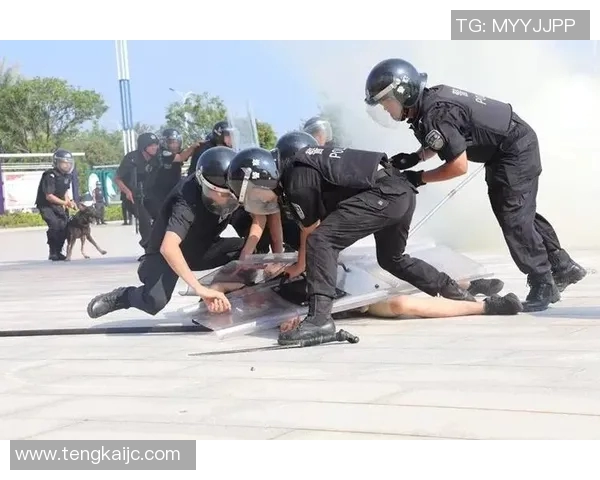 武汉滑板队中路突破战术解析与实战应用探讨